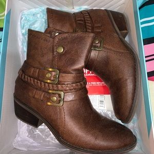 Baretraps brown ankle boots